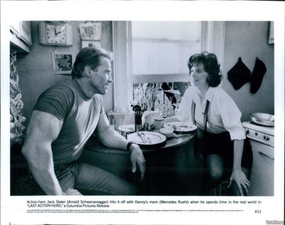 1993 Last Action Hero Arnold Schwarzenegger Mercedes Ruehl Actor Photo 8x10
