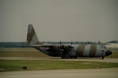 Dia 220 Lockheed C-130 RAF 35mm gerahmt OP-L10-62