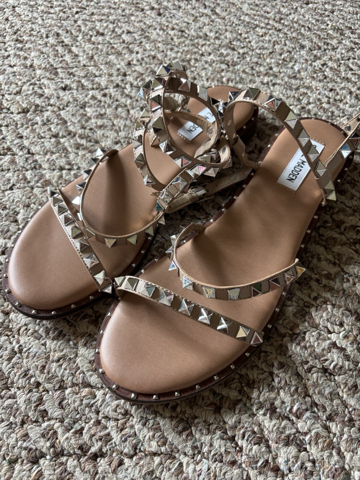 APL STEVE MADDEN sandali da viaggio marroni con borchie e cinturino donna taglia 9