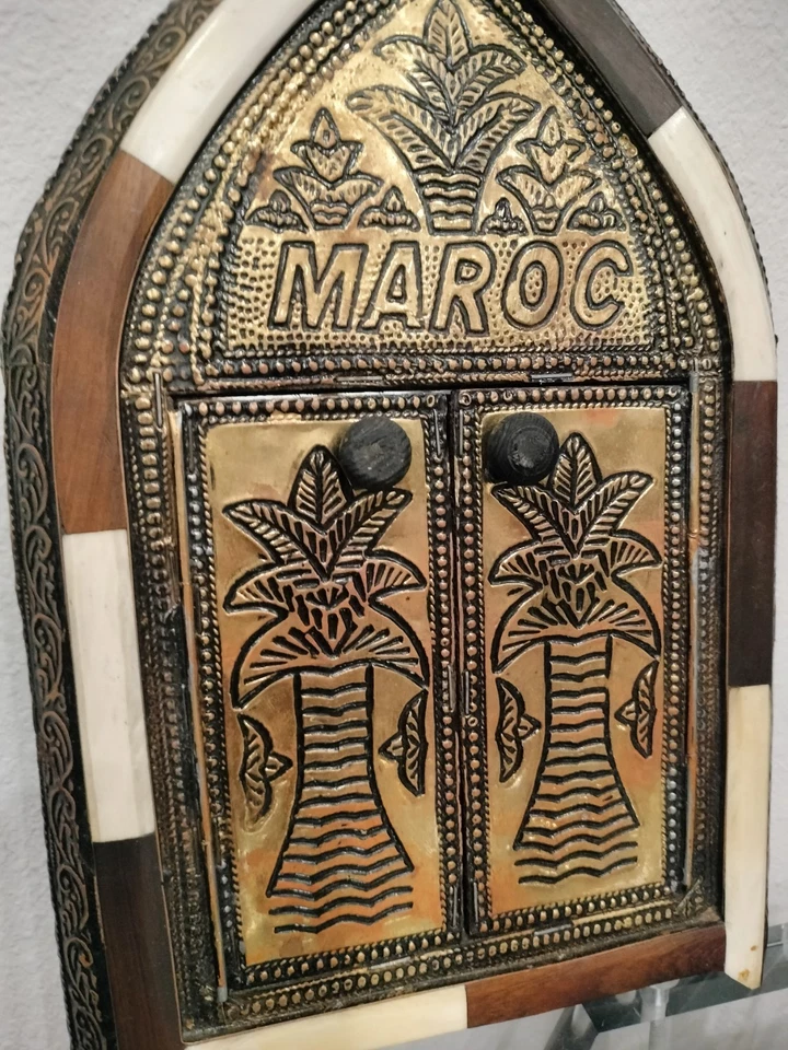 Pared de doble puerta arqueada vintage de latón marroquí mecanizado a mano con incrustación de hueso... Foto 2 de 4