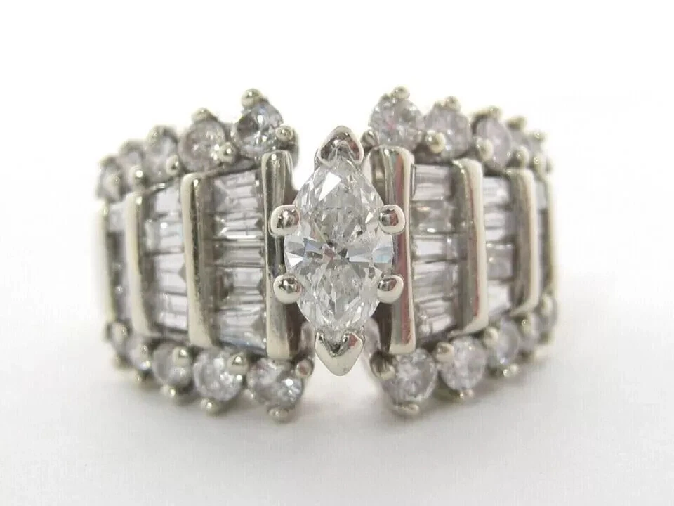 Anillo de compromiso con racimo de oro blanco de 14 quilates de diamantes creados en laboratorio de corte marquesa de 3 quilates FN Foto 2 de 4