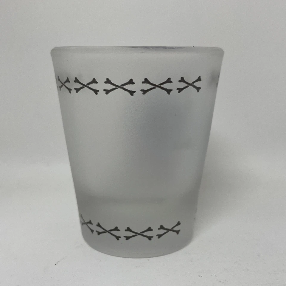 Vaso de chupito esmerilado Walt Disney World Piratas del Caribe 1 fl oz Foto 4 de 4