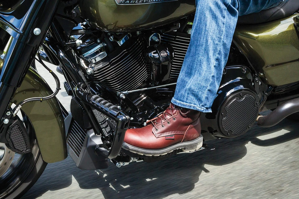 Cubierta primaria interior Kuryakyn Precision negra 6443 Foto 2 de 4