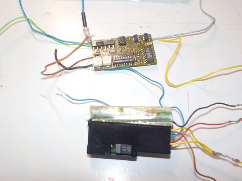 Defekte Decoder, vermutlich beide Märklin. - Bild 2 von 2