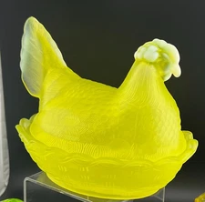 RARE LG Wright VASELINE URANIUM GLASS OPALESCENT HEN ON NEST SPLIT TAIL 7"