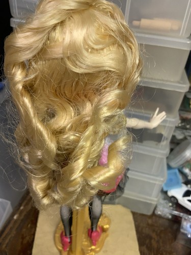 Ever After High Doll 2012 - Picture 5 of 10