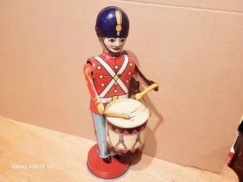 VERY NICE VINTAGE 1930's J. CHEIN TIN LITHO WIND UP DRUM MAJOR