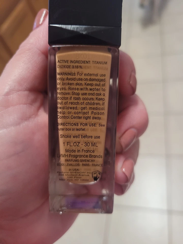 Givenchy Matissime Velvet Matte Liquid Foundation 09 Mat Cinnamon SPF 20 - Image 2 of 3