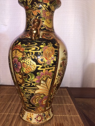Beautiful Vintage Hand Painted Oriental Vase Marked Royal Satsuma w/Gold Handles - Picture 4 of 11