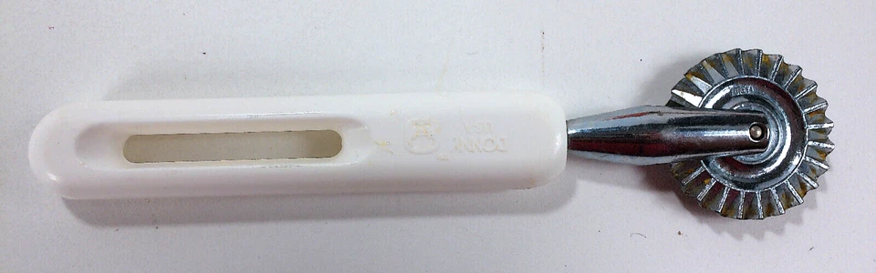 De colección 7" BONNY Pastelería Crimpadora Borde Rueda Mango Blanco Hecho en EE. UU.? ¿Italiano? Foto 2 de 3