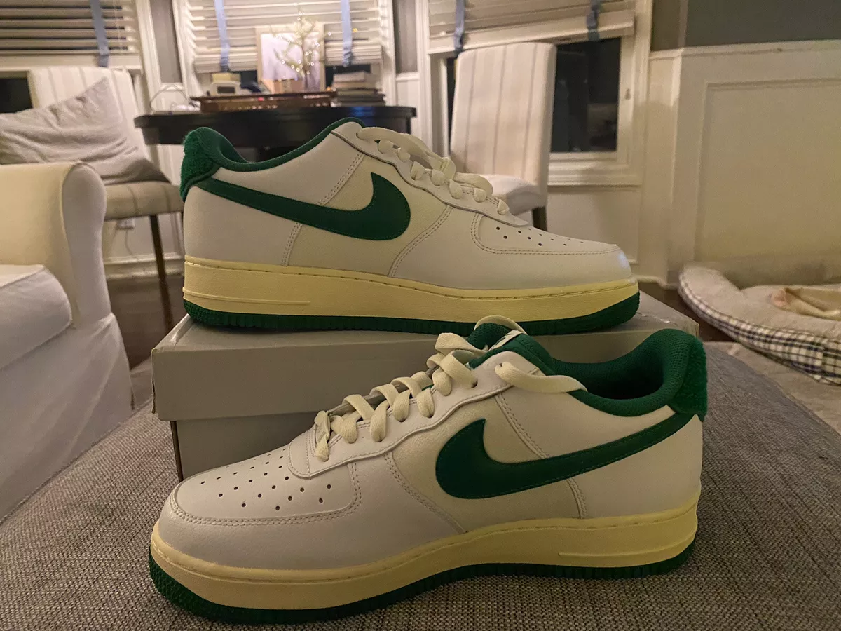 Nike Air Force 1 '07 sneakers in white and green