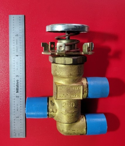 Honeywell Cv 250 Pneumatic Unitary 3-Way Mixing Valve 7/8" Flared Connection - Picture 3 of 5
