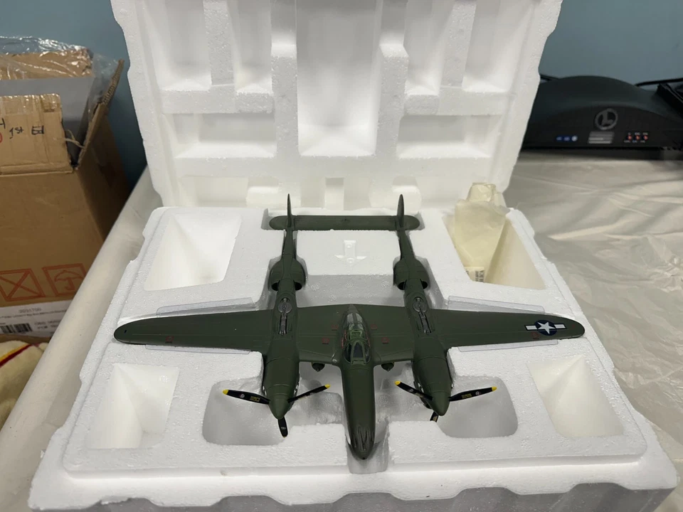 Armour Collection P-38 J Lightning USAAF #98112 1:48 Foto 3 de 4