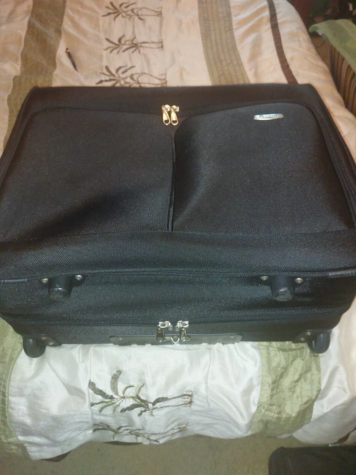 luggage - Image 3 of 4
