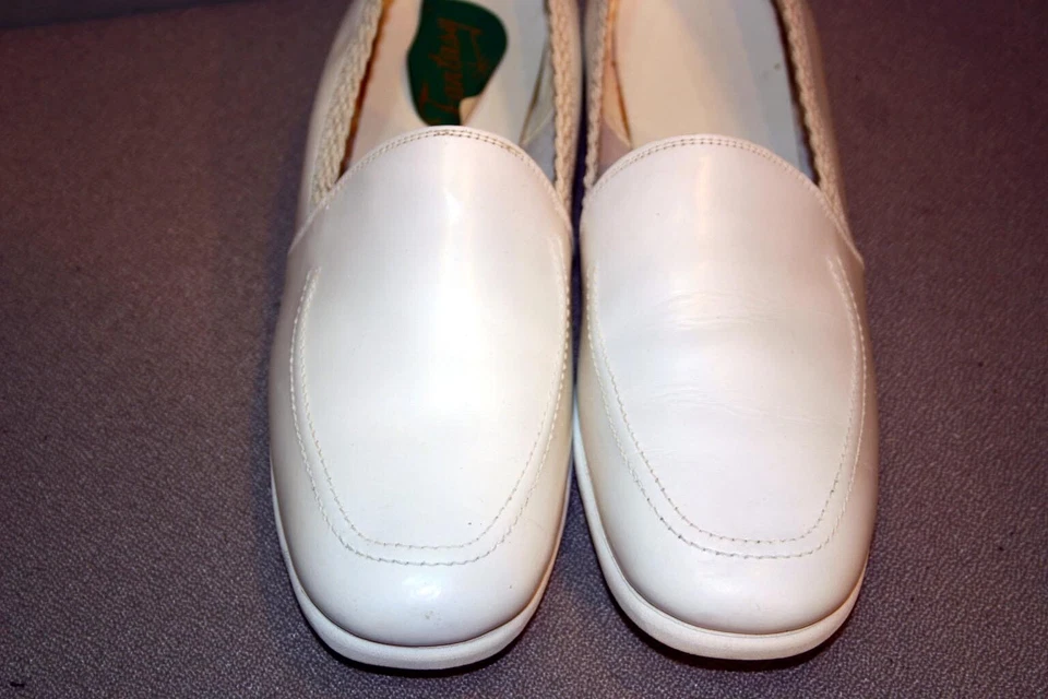 Nuevo de Lote Antiguo Talla 9.5 M De Colección Años 70 Enfermera Zapato Uniforme Camarera Cuero Blanco 9 1/2 Fantasía Foto 3 de 4