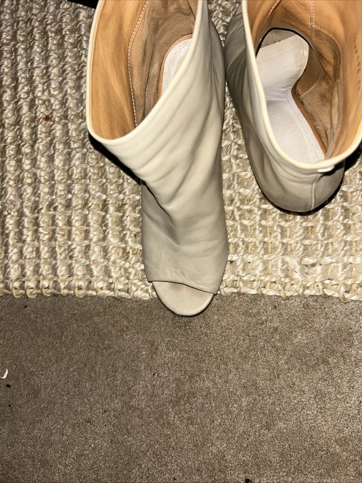 NWOB Maison Margiela Leather Peep-Toe Booties SIZE 7 (BOTA1500 - Image 3 of 4