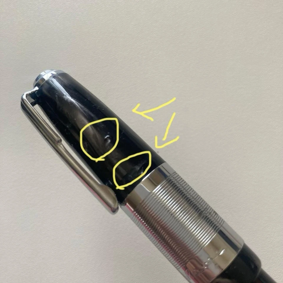 Bolígrafo Recife Bolígrafo Negro y Repuesto Foto 3 de 4