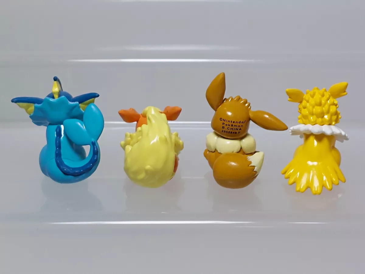 Eeveelution Surprise Bathbomb