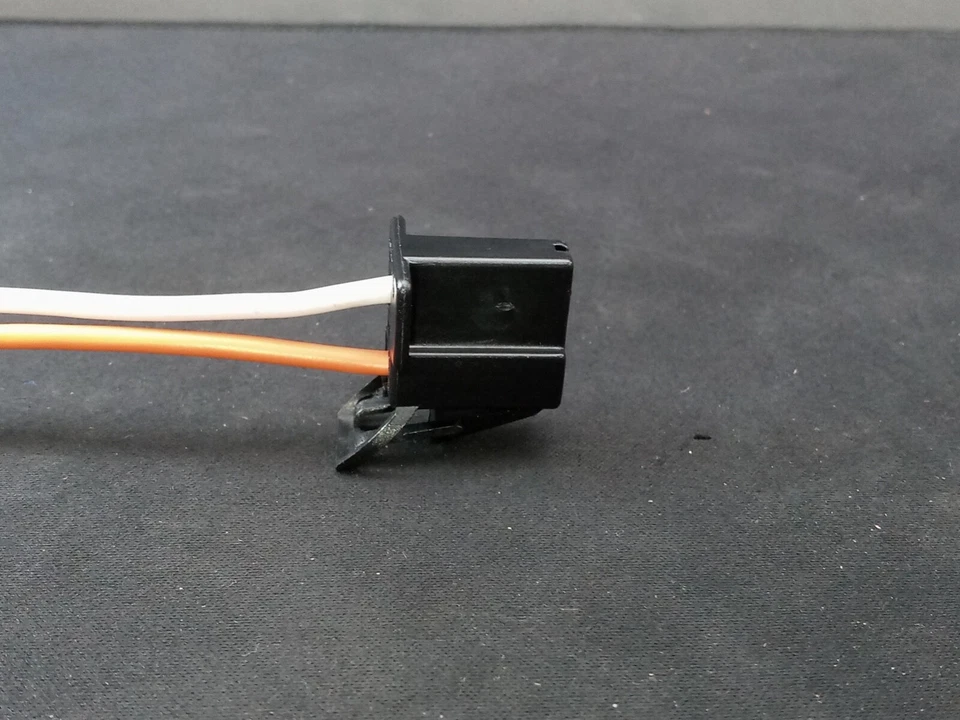 Conector enchufe arnés coleta alternador 1977-1979 Ford LTD II V8 Foto 2 de 4