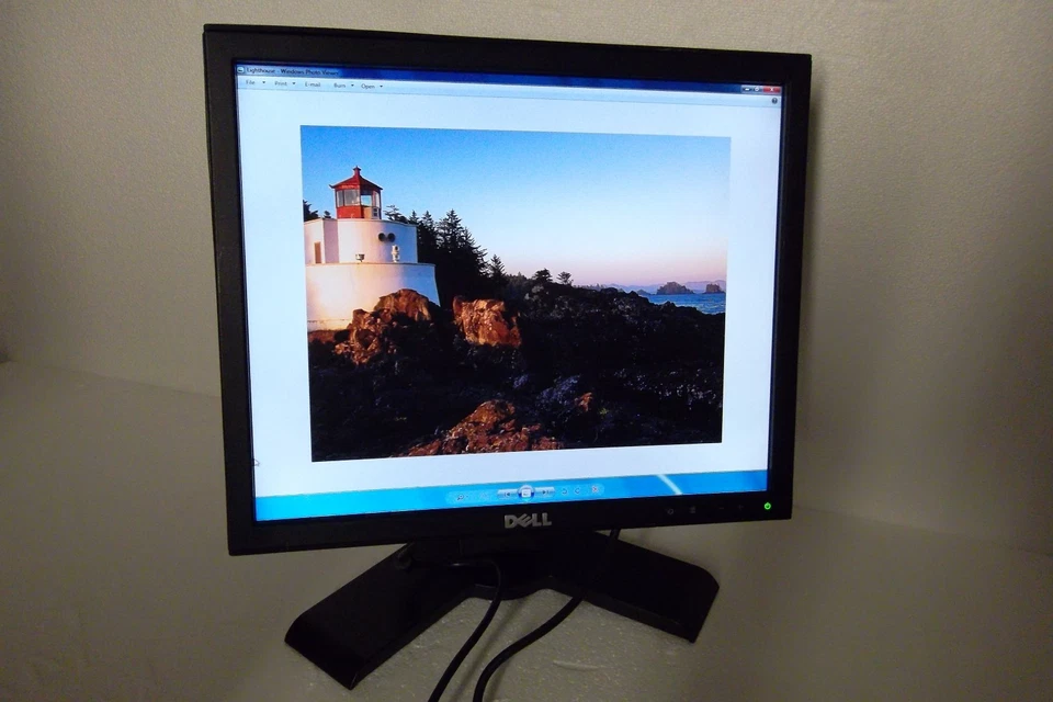 LOT-4 Dell 17" Monitor BLACK w/4-Ports USB Hub DVI VGA P170Sf 1708FP C182J C2JMK - Image 4 of 4