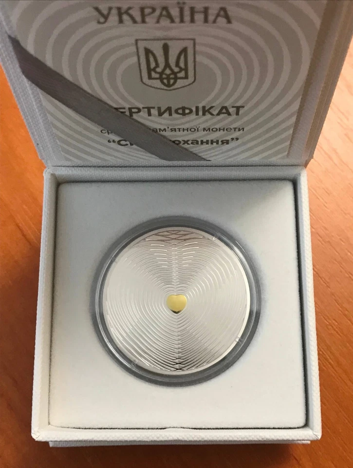 ¡Nuevo! UCRANIA, PLATA 1 OZ - 10 HRYVEN 2025 "El poder del amor" corazón dorado Foto 2 de 3