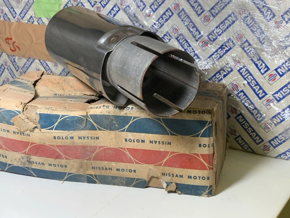 Punta de tubo trasero nuevo Nissan Datsun 810 Foto 3 de 3