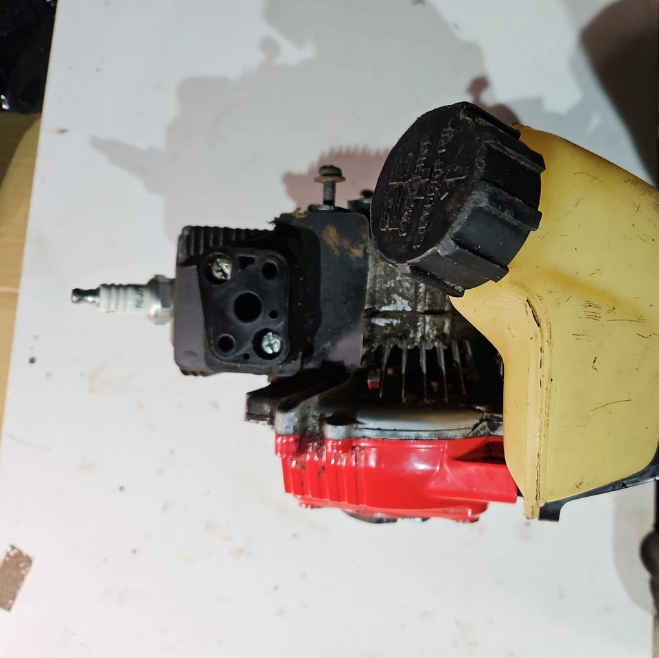 Kawasaki TG24 Strimmer - BREAKING FOR PARTS. - Image 3 of 4