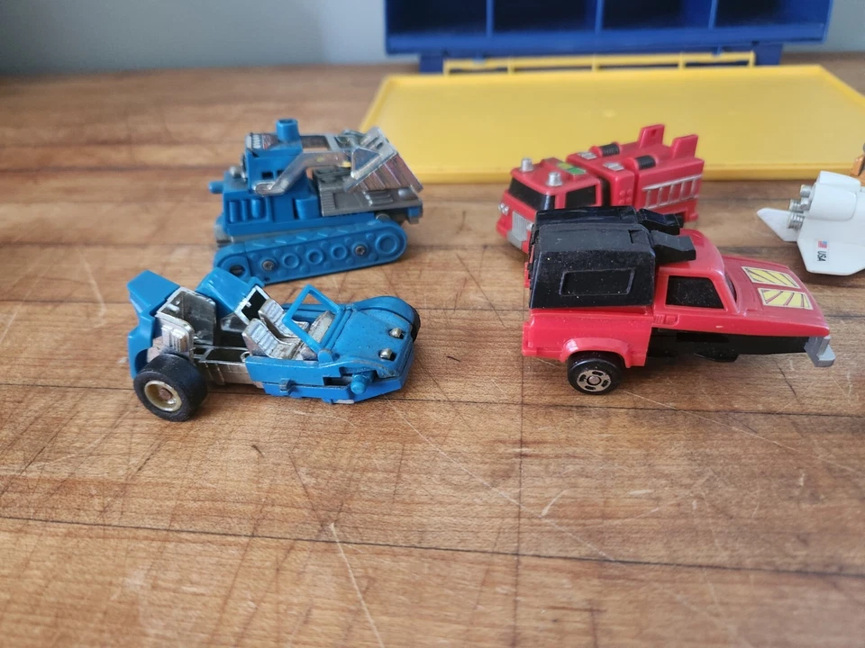 GoBots Lot Of 10 Bandai Figures 80s with original storage case - Image 2 of 4