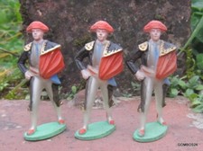 SOLDATS CYRNOS LA CORRIDA  / 3 FIGURINES TOREADOR DEFILANT TYPE  STARLUX CLAIRET