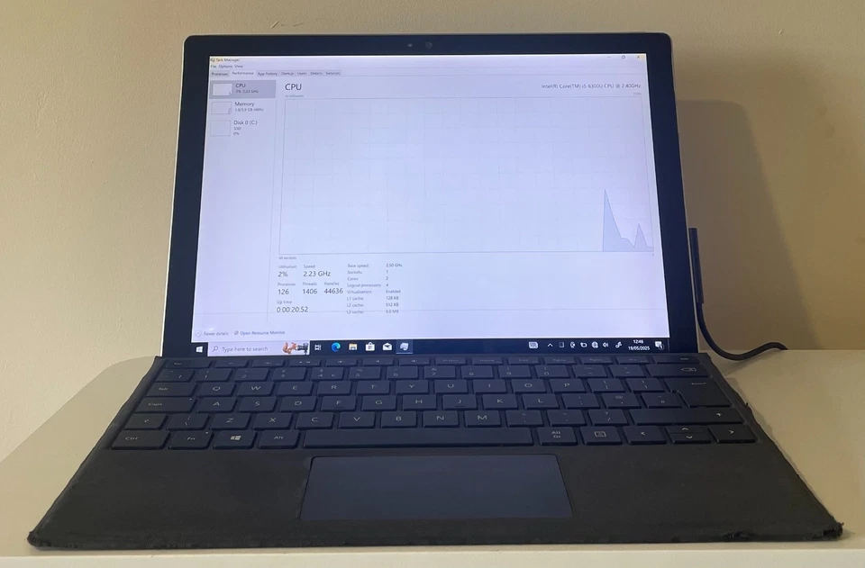 Microsoft Surface Pro 4 1724 12.3" i5 6300U 2.4GHz 4GB RAM 128GB SSD - Image 3 of 4