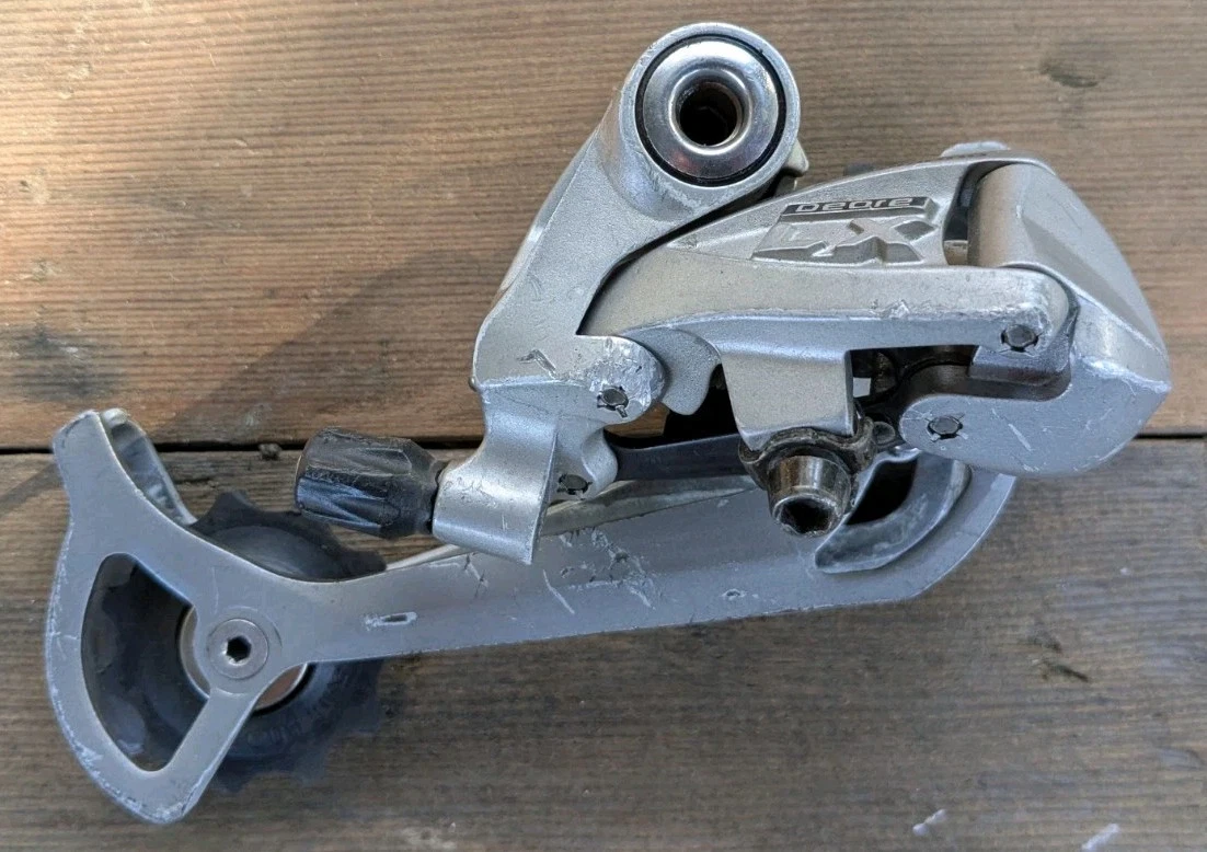 Dérailleur Arrière Shimano Deore LX RD-M581 9 Vitesses - Argenté - Neuf D'origine (NOS) - Pour VTT/gravel Années 2000