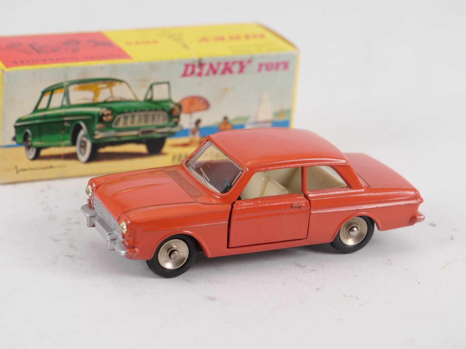 Dinky 538, Ford Taunus 12M - Free Price Guide & Review