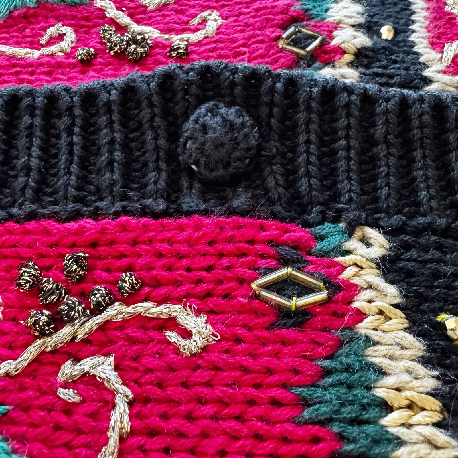 Carolina Colours Private Collection Women's Christmas Sweater Size L Red/Black