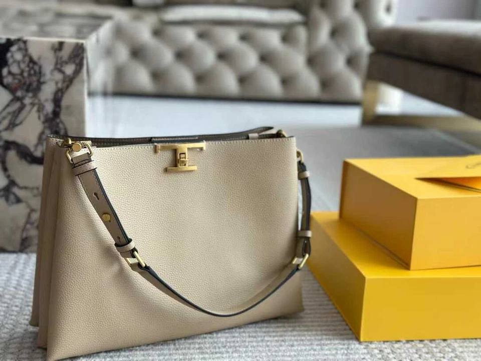 Tod's Women's Cloud Bag, Letter Packet, Crossbody Bag, Underarm Bag - Image 4 of 4