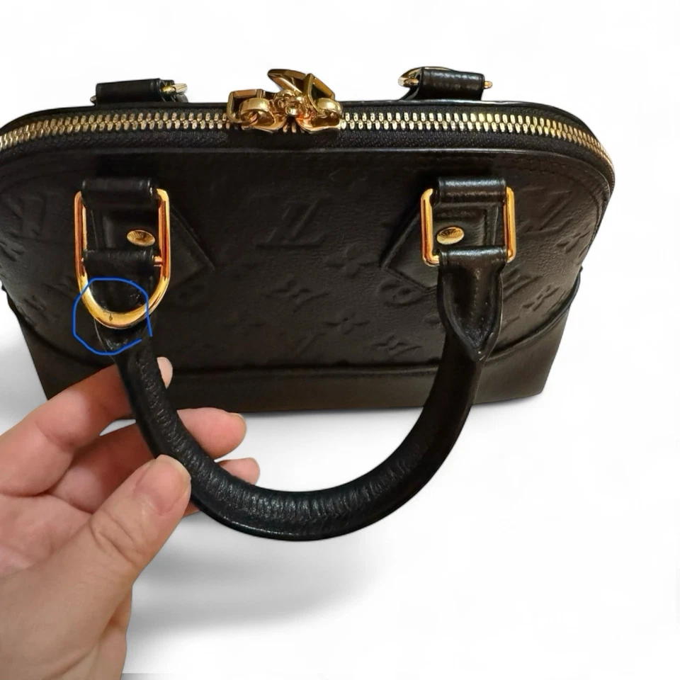 Linda bolsa satchel de ombro de couro de bezerro preta com alça superior de ferragens douradas - Imagem 3 de 4