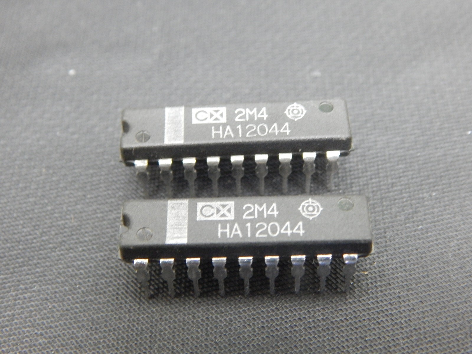 Lot De 5 Circuits Intégrés Hitachi HA12010 - 16 Pins DIP - Neufs, Emballage D'origine