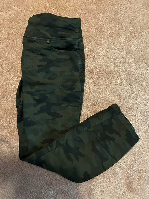 Belle by Kim Gravel Women's Petite Triple Luxe Twill Jeans Pant Camo Size 8P