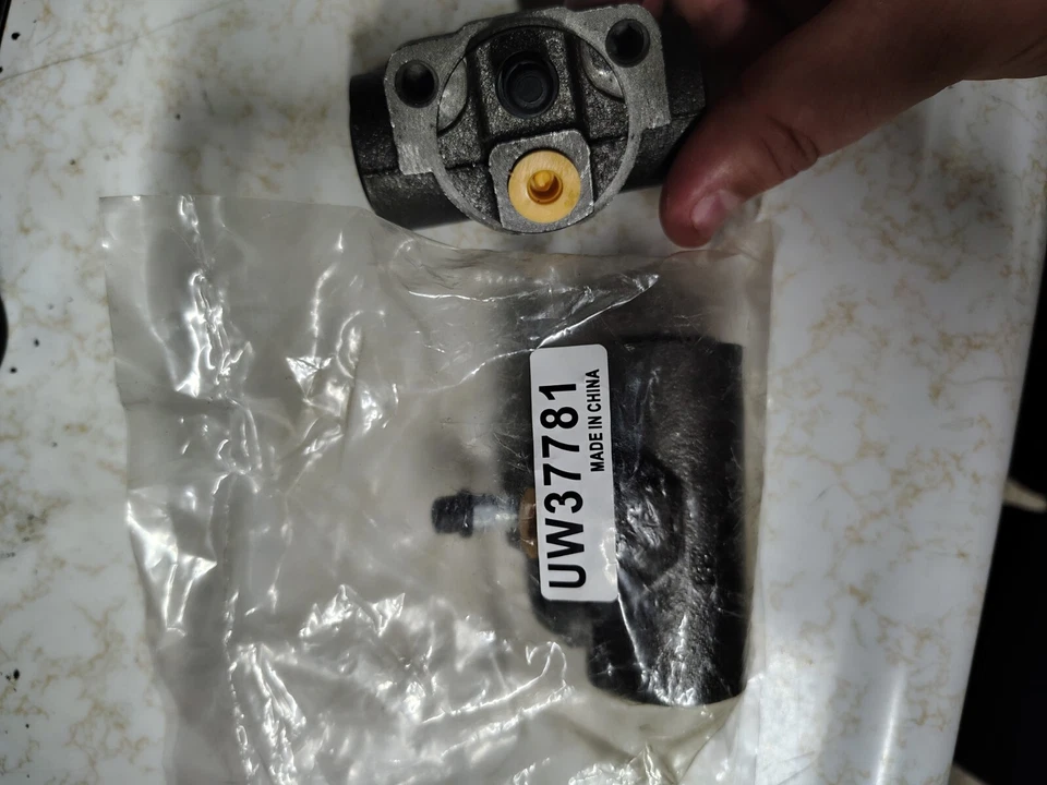 Camión GMC K1500 1992 con suspensión de alta resistencia lado conductor y pasajero 2 P Foto 2 de 2