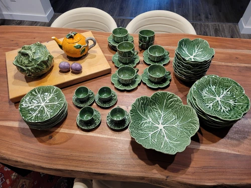 Bordallo Pinheiro 8 pc. Green cabbageware set w/bonus items