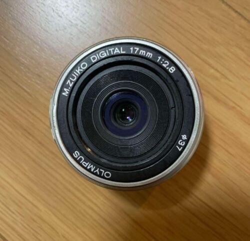 OLYMPUS M.ZUIKO DIGITAL 17mm F2.8 Silver Pancake Lens For Micro Four Thirds - Picture 1 of 2