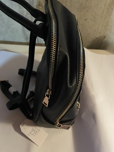 Zaino nero in ecopelle con pochette tracolla stampa zebrata rimovibile - Foto 7 di 9