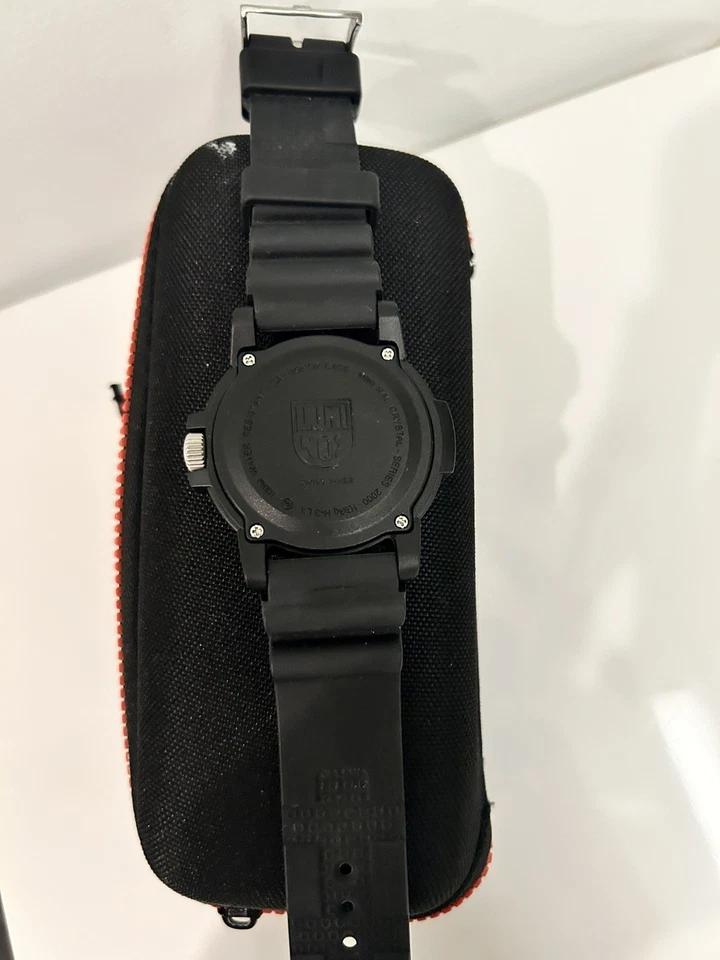 Reloj Luminox Sea Bass para hombre esfera amarilla correa de goma - X2.2005 Foto 2 de 4