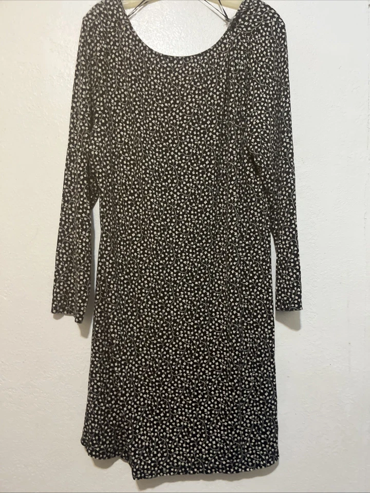 Old Navy Women's  black.white floral￼Dfess style black Ditzy  floral women’s xl - Image 2 of 4