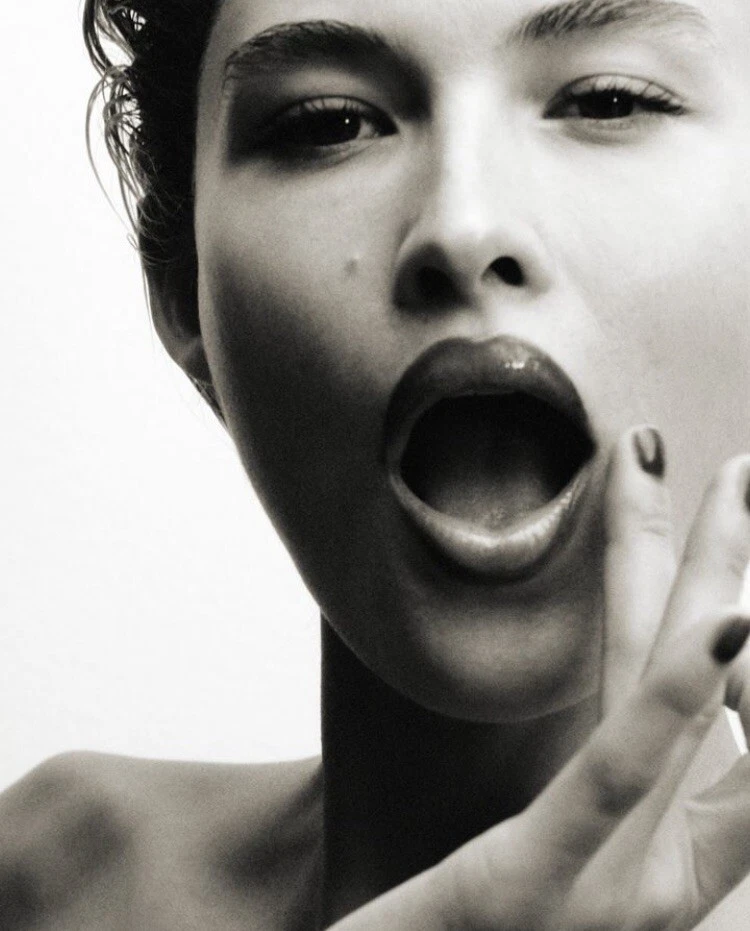 vogue Turkey February 2024 Cover Grace Elizabeth / Fast Shipping Worldwide / Foto 3 de 4