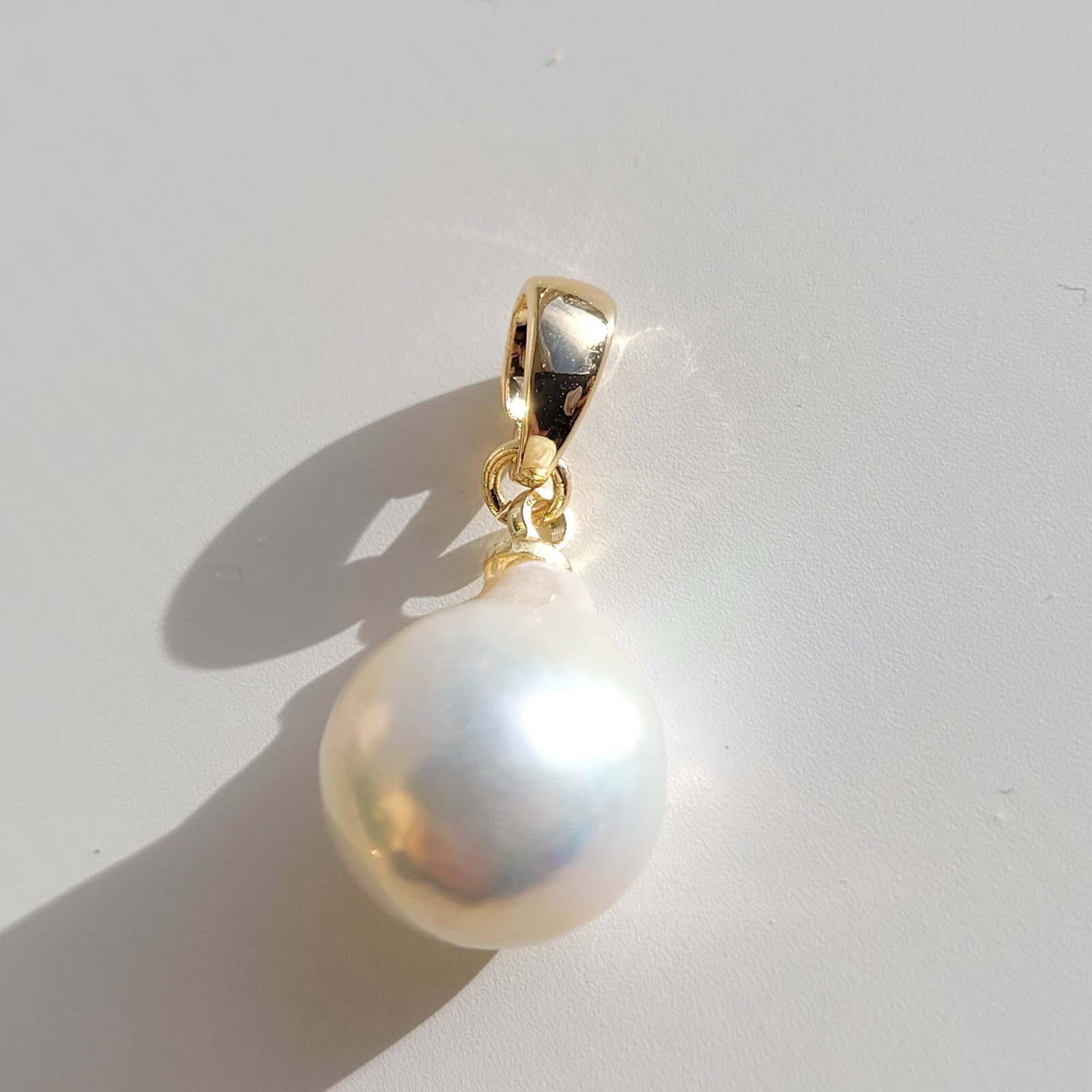 Pendentif en or jaune 18ct et sa perle baroque d'eau douce de 12mm pour femme