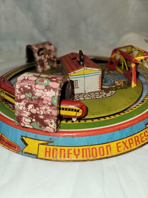 Vtg 1930s Wind Up Toy Train Station Marx Tin Litho Honeymoon