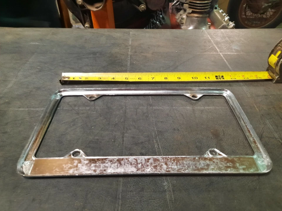 Marco de matrícula vintage Davis Buick Dayton en el estante durante años original Foto 4 de 4