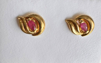 Eleganter Ohrstecker 18 Karat Gelbgold mit natürlichem Rubin