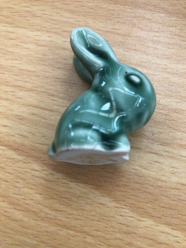Denby Vintage Miniature Shiny Green Rabbit 4.5cm - Picture 2 of 4