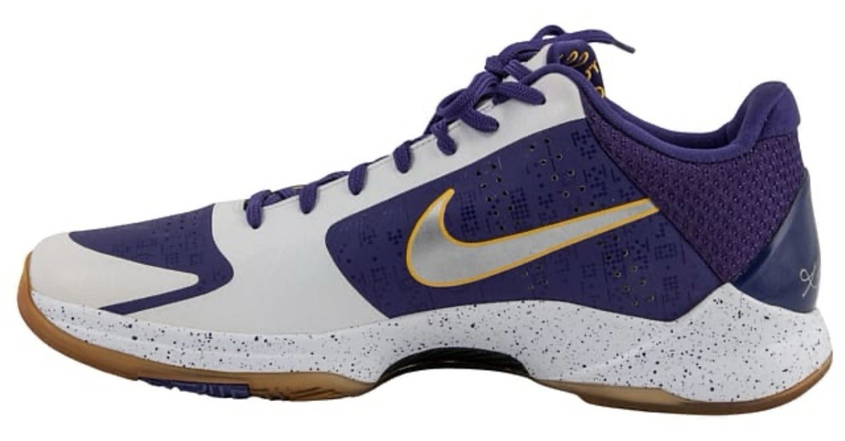 EXTREMELY RARE (Court-side Only) Air Zoom V5 Kobe Bryant Christmas Promo Sz 13US On Christmas Day 2008, Lakers fans who were sitting  main image 2